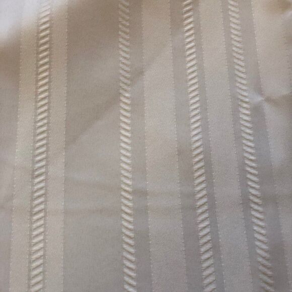 Vintage Oval White Tablecloth & 4 Napkins 60" x 100" - Picture 4 of 4